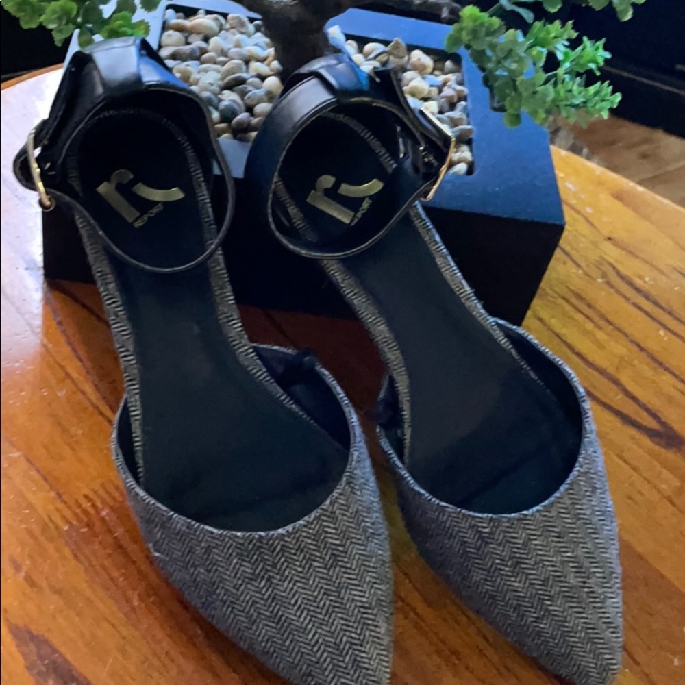 Flat shoes